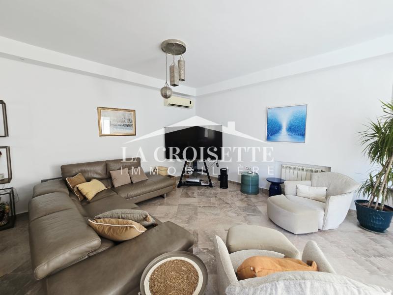 Villa S+5 avec piscine et jardin à Gammarth